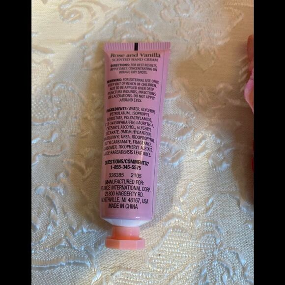 🛍Spa Luxury Hand Cream Therapy Set Rose and Vanilla & coconut Milk Scented - Picture 7 of 8